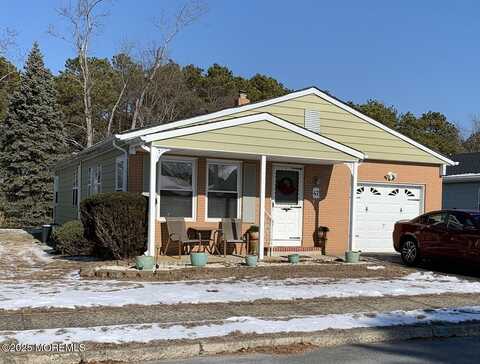 47 Selkirk Avenue, Toms River, NJ 08757
