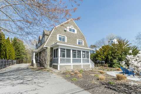 61 Fletcher Street, Kennebunk, ME 04043