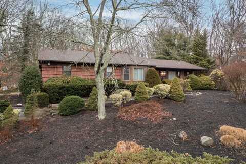 3 Calumet Court, Dix Hills, NY 11746