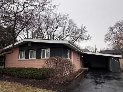 1702 W Oakton Street, Arlington Heights, IL 60004