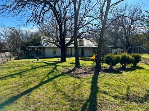 224 W Lowe Avenue, De Leon, TX 76444