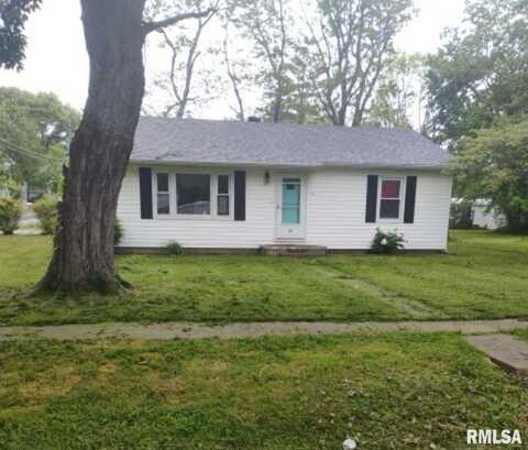 501 S WALNUT Street, Wayne City, IL 62895