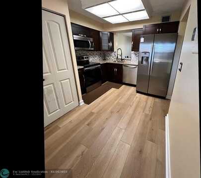 7320 Lake Circle Dr, Margate, FL 33063