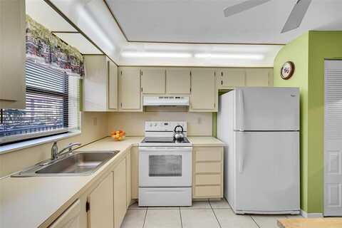 10123 Sunrise Lakes Blvd, Sunrise, FL 33322