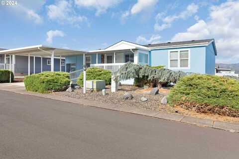 303 W RIVERRIDGE AVE, Roseburg, OR 97471