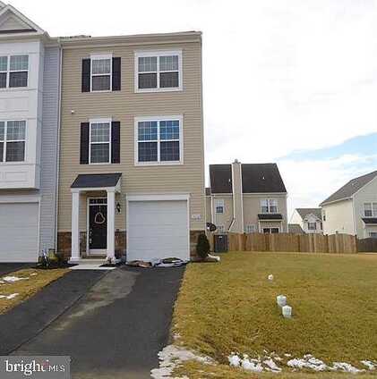 Oakley, GREENCASTLE, PA 17225