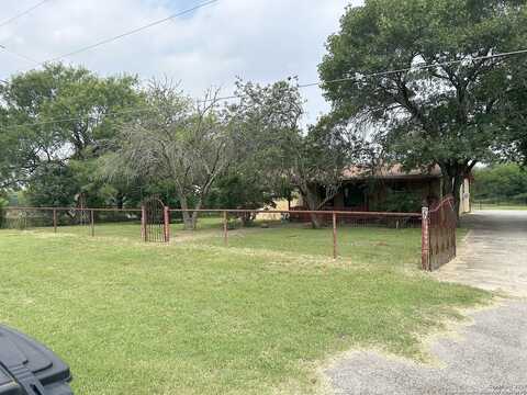 S Wildcat Dr., Pearsall, TX 78061