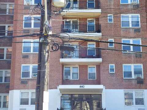 Warburton Avenue 4D,, Yonkers, NY 10701