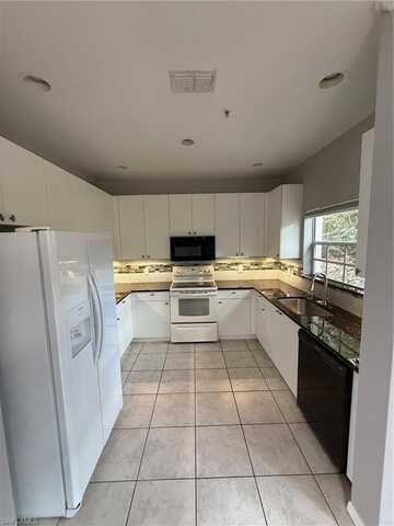 3258 Tamara, NAPLES, FL 34109