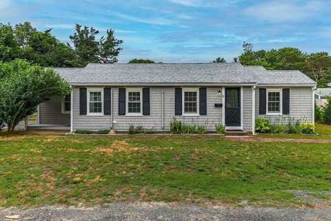 10 Manor Path, West Yarmouth, MA 02673