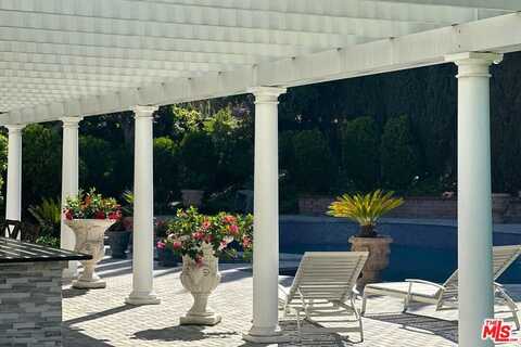 16230 Meadowcrest Rd, Sherman Oaks, CA 91403