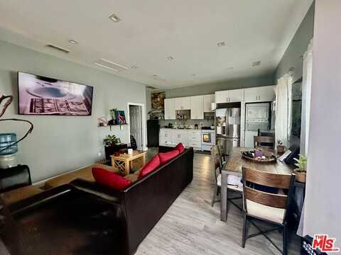 22602 Hatteras St, Woodland Hills, CA 91367