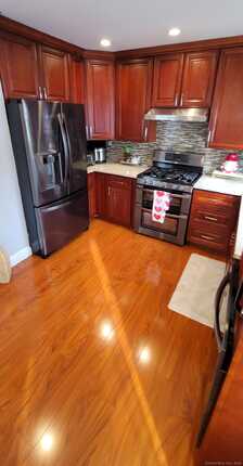 30 Grove Place, Danbury, CT 06810