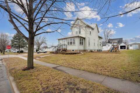 604 6th Ave SE, Dyersville, IA 52040