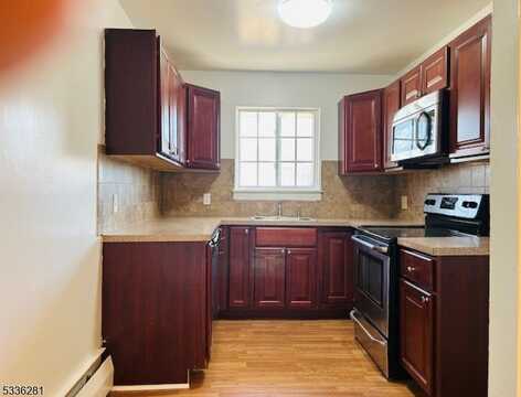 4 Swartswood Rd, Newton, NJ 07860