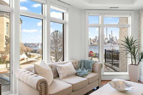 1 OXFORD LANDING, Weehawken, NJ 07086