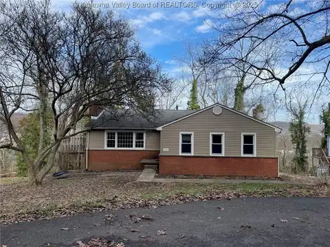 562 Edgehill Drive, Saint Albans, WV 25177