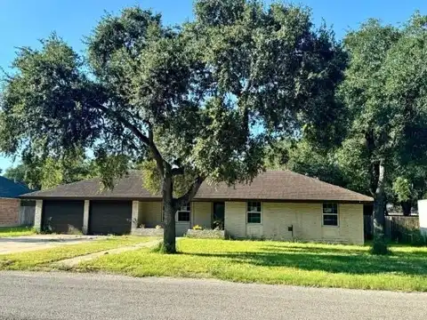 1501 Rose Dr., Alice, TX 78332