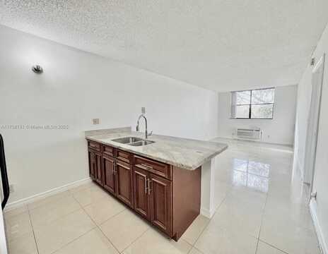 2401 Riverside Dr, Coral Springs, FL 33065