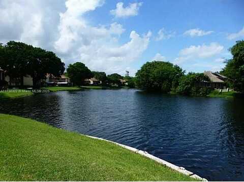 238 Wimbledon Lake Dr, Plantation, FL 33324