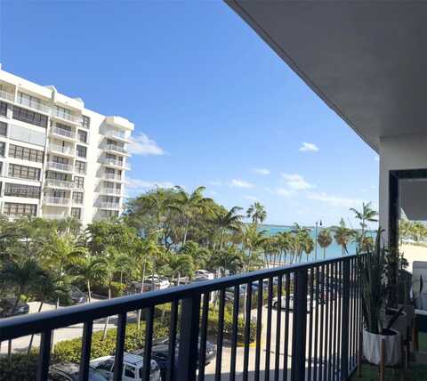 1450 Brickell Bay Dr, Miami, FL 33131