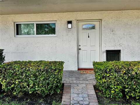 411 S Hollybrook Dr, Pembroke Pines, FL 33025