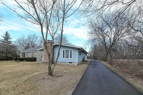 290 W Oakwood Rd, Oak Creek, WI 53154