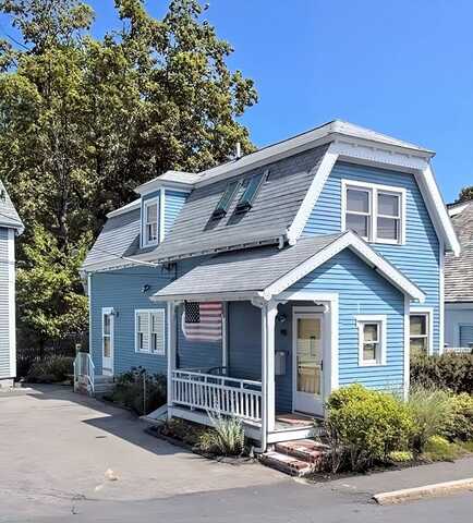 90 Belknap St, Concord, MA 01742