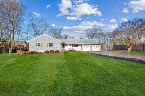 3450 Cox Neck Road, Mattituck, NY 11952