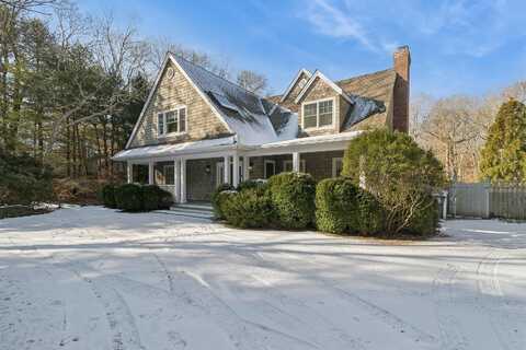 12 Bay Colony Court, East Hampton, NY 11937