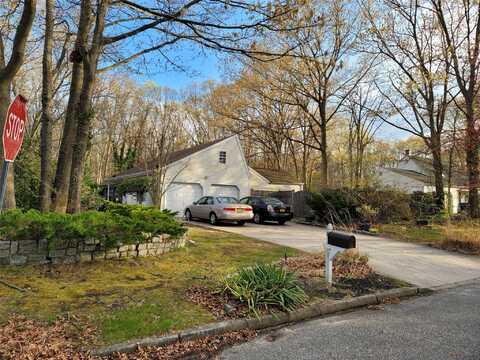 2 Cassie Court, Mount Sinai, NY 11766