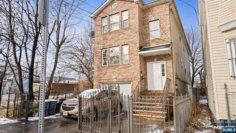 695 S 11th Street, Newark, NJ 07103