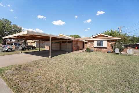 1833 Thompson, Crane, TX 79731