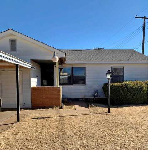 631 S 14th Street, Clinton, OK 73601