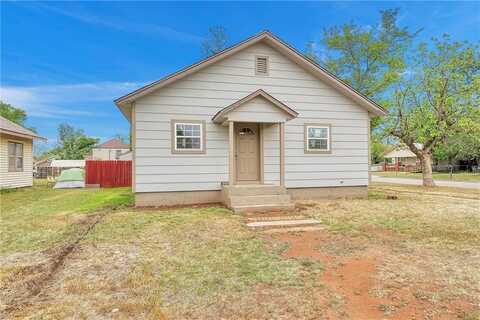 301 N 9th Street, Clinton, OK 73601