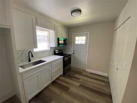 305 W 3rd Street, Blooming Grove, TX 76626