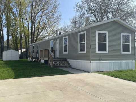 652 Santa Cruz, Fargo, ND 58103