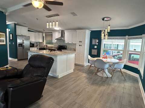 6206 Pueblo Dr., Zephyrhills, FL 33542