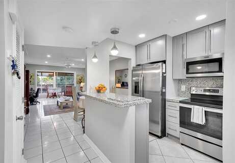 9001 Sunrise Lakes Blvd, Sunrise, FL 33322