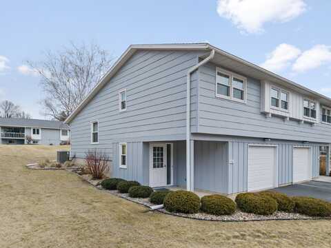 1532 East Street, Baraboo, WI 53913