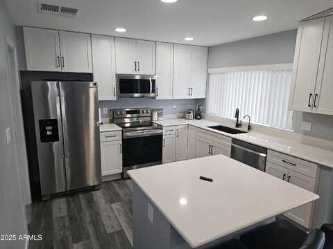 903 W LOUGHLIN Drive, Chandler, AZ 85225