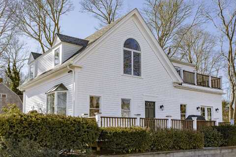 19 E Bay Road, Osterville, MA 02655