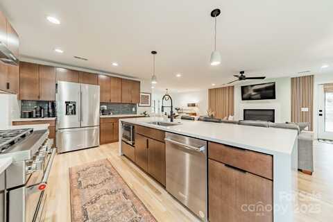 531 Manhasset Road, Charlotte, NC 28209