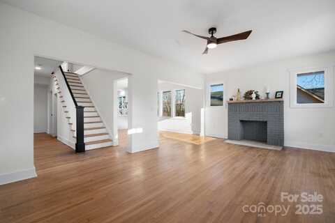 49 8th Street SE, Hickory, NC 28602
