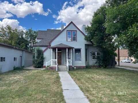 817 Pleasant St, Miles City, MT 59301