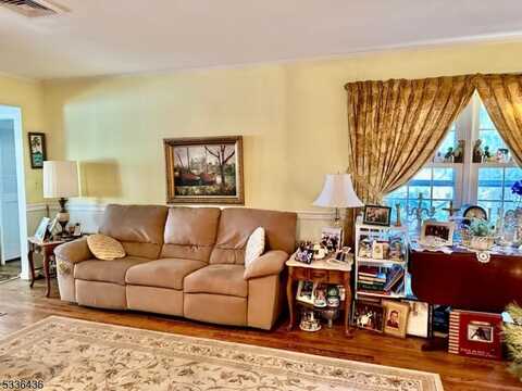 1 Big Spring Rd, Tewksbury Twp., NJ 07830