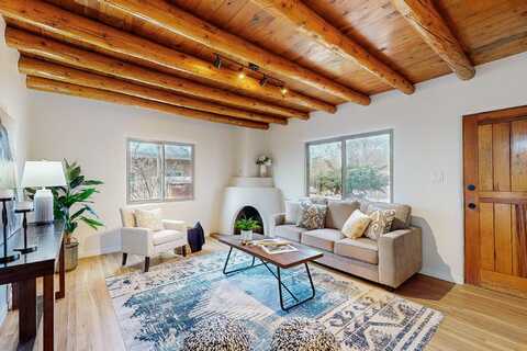 2004 HOPI Road, Santa Fe, NM 87505