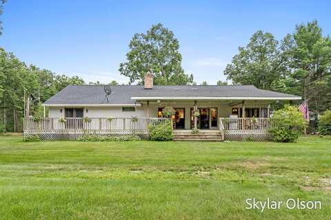 4898 E Skeels Road, Holton, MI 49425