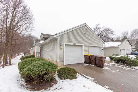 202 Hunters Lane NE, Rockford, MI 49341