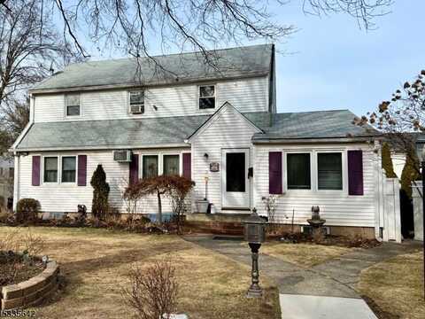 31 Sterling Pl, Saddle Brook, NJ 07663